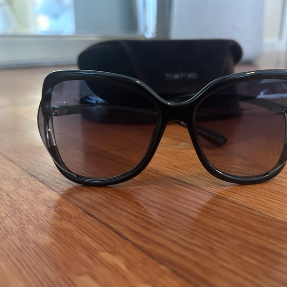 Tom Ford Elegant Black Sunglasses